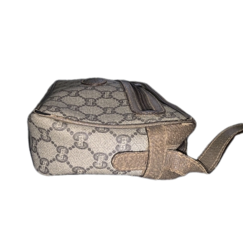 Vintage Gucci Plus Tan GG Crossbody Bag With Clean Interior - Picture 4 of 11